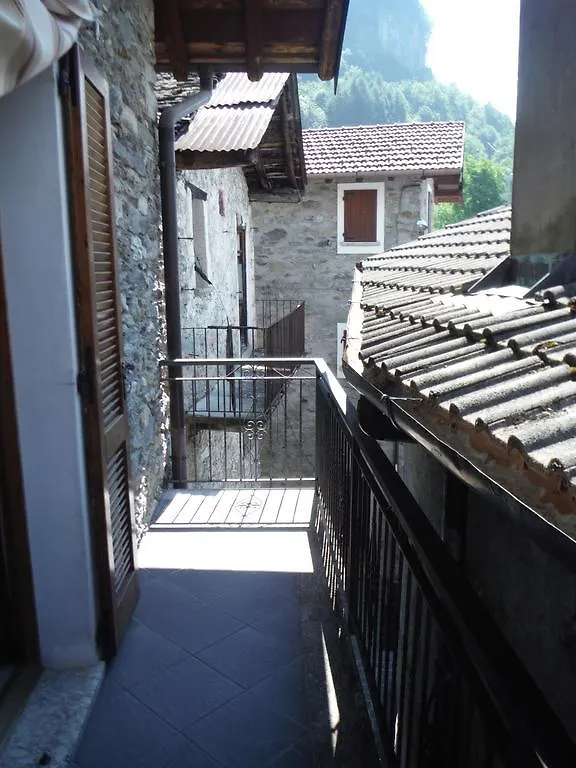 Gravedona Village House